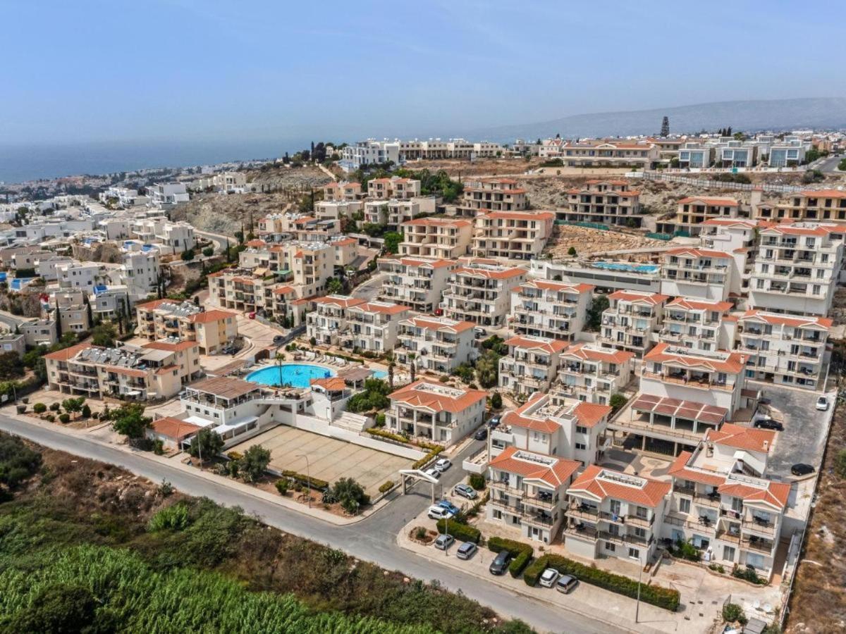 Wellclub - Wellness Family Experience - Seaview Hotel Paphos Exterior photo